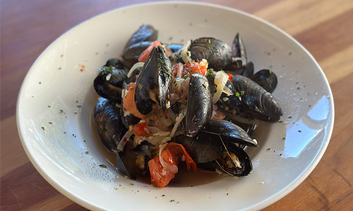 Anis Cafe & Bistro signature dishes Moules Marinières
Croque Madame
Duck Confit